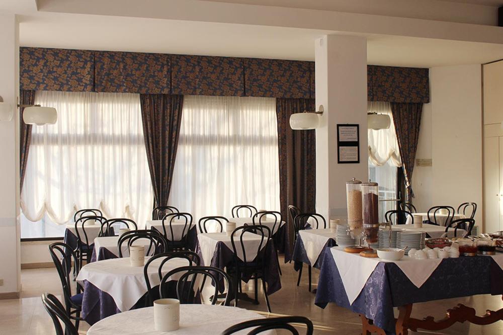 Hotel Grand Meeting Rimini Exterior photo