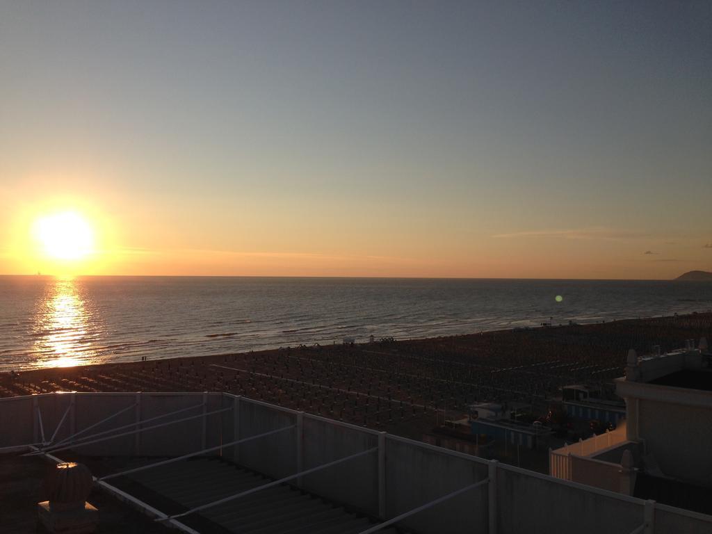 Hotel Grand Meeting Rimini Exterior photo