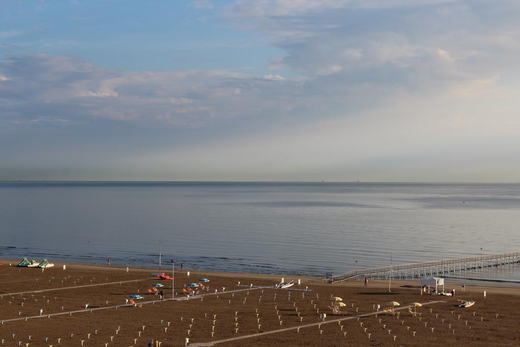 Hotel Grand Meeting Rimini Exterior photo